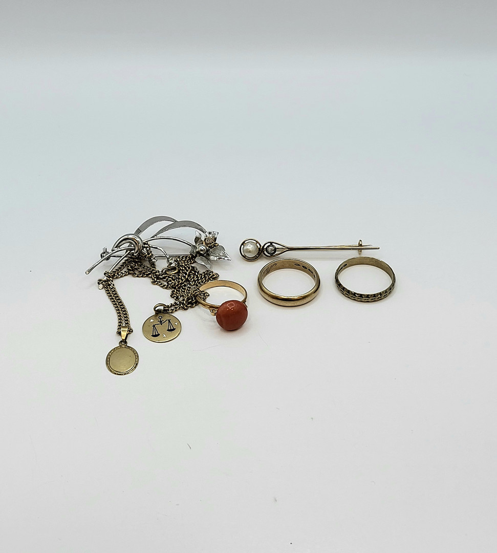 Vari oggetti oro argento pietre diamantino perla 