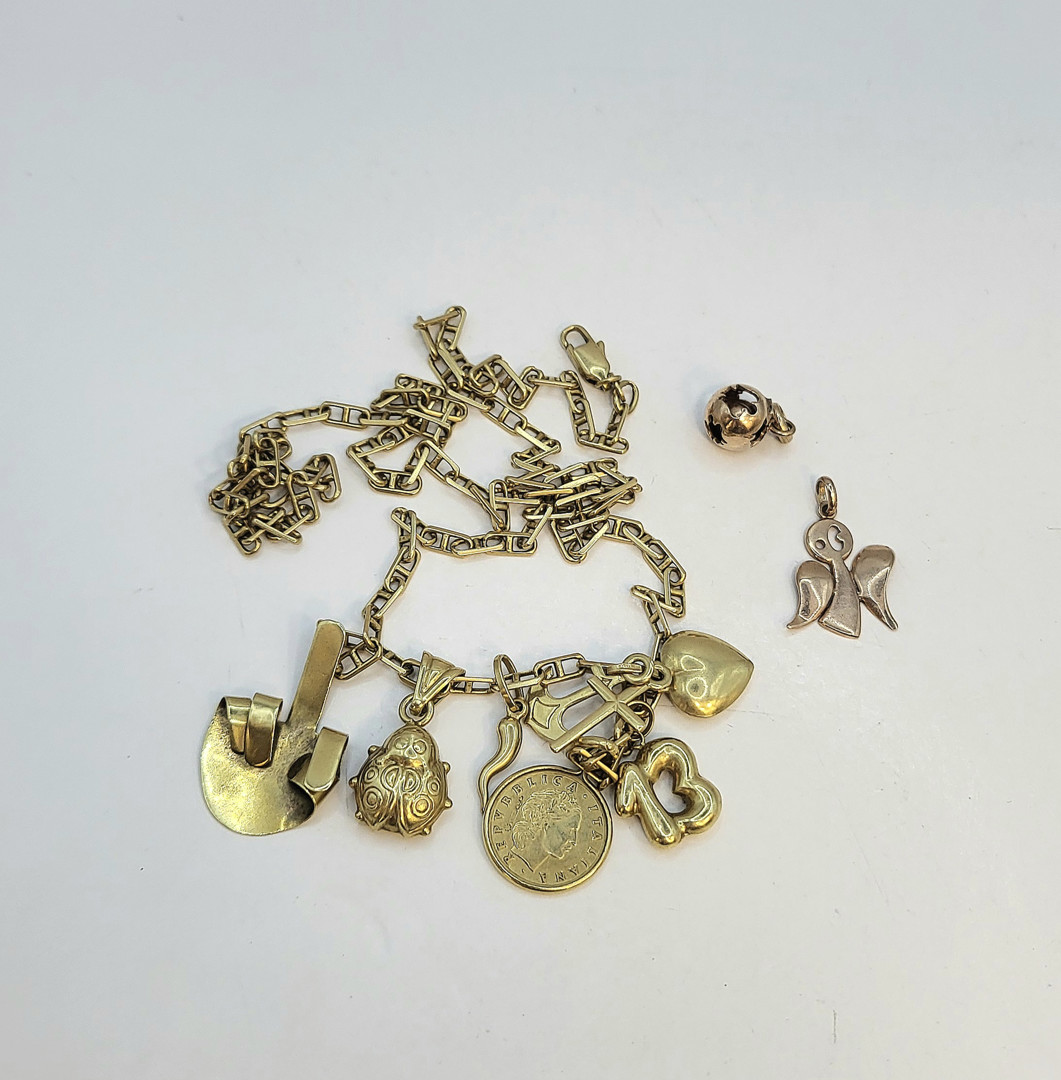 Vari oggetti in oro 
