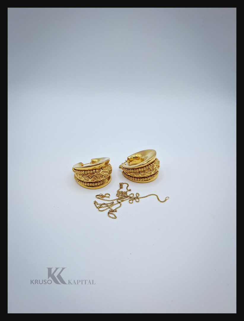 Collana un paio di orecchini oro