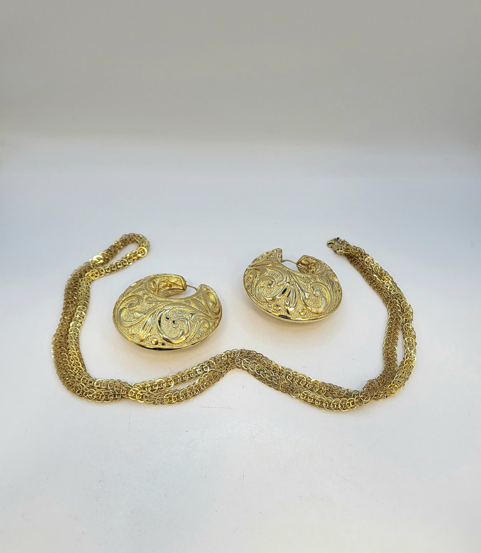 Collana e un paio orecchini oro 