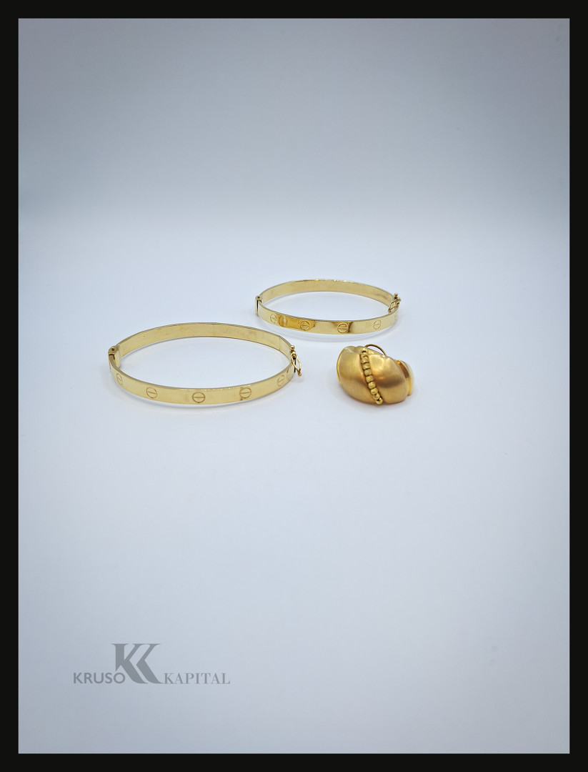 Due bracciali ciondolo oro