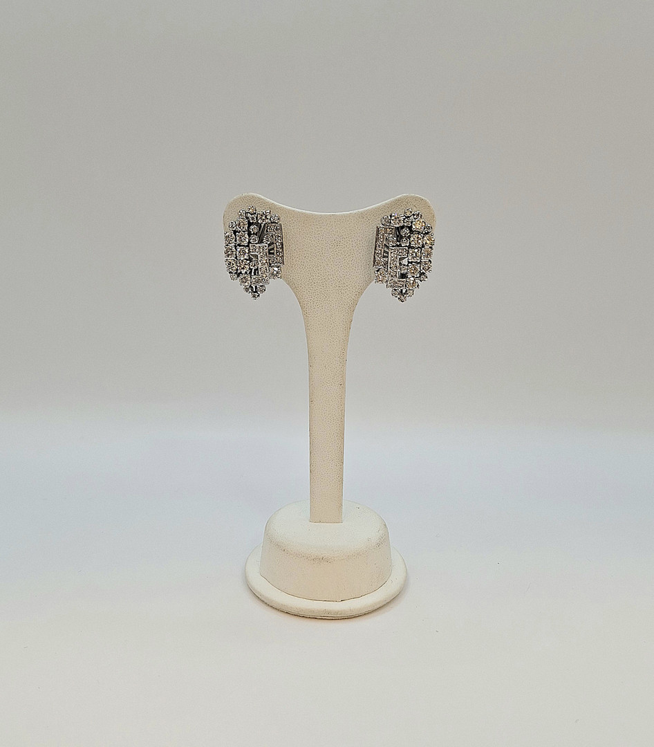 Un paio orecchini oro diamanti