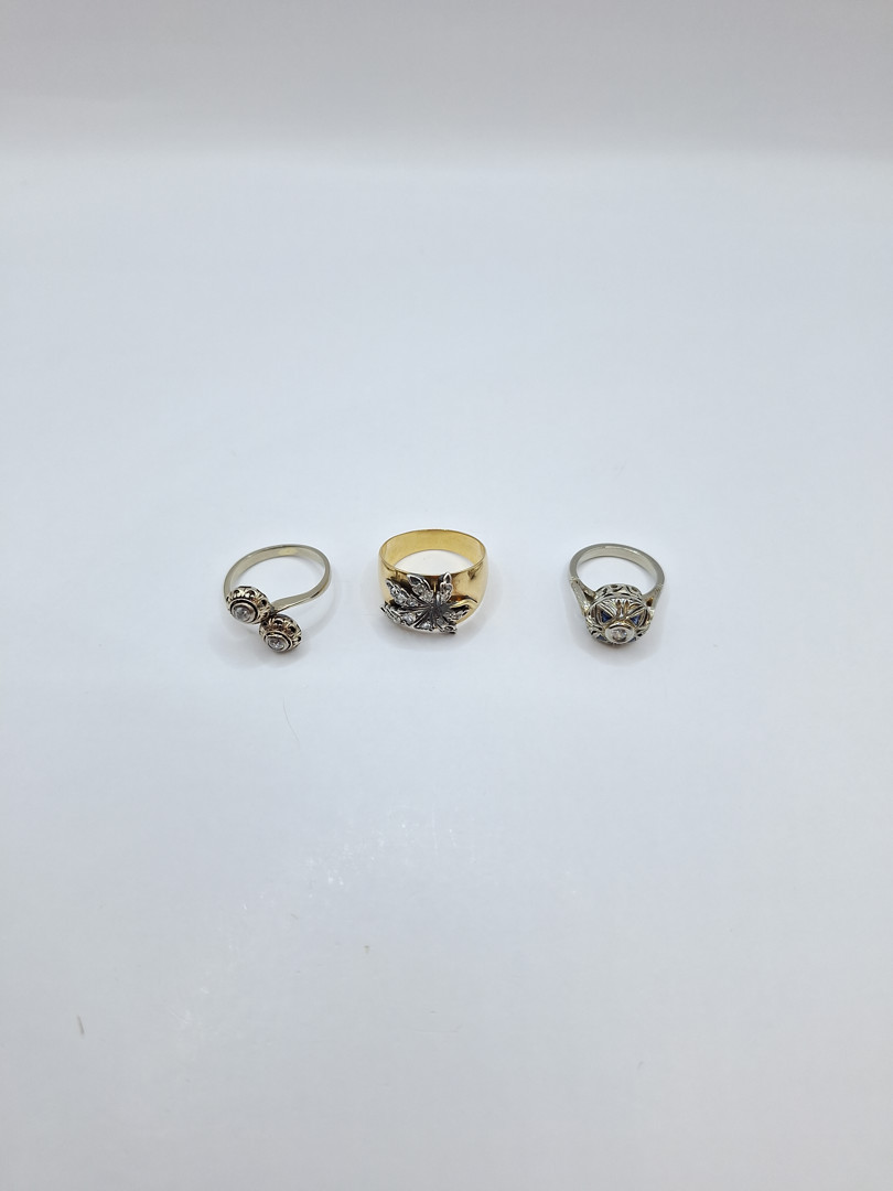 Tre anelli oro argento pietre diamanti