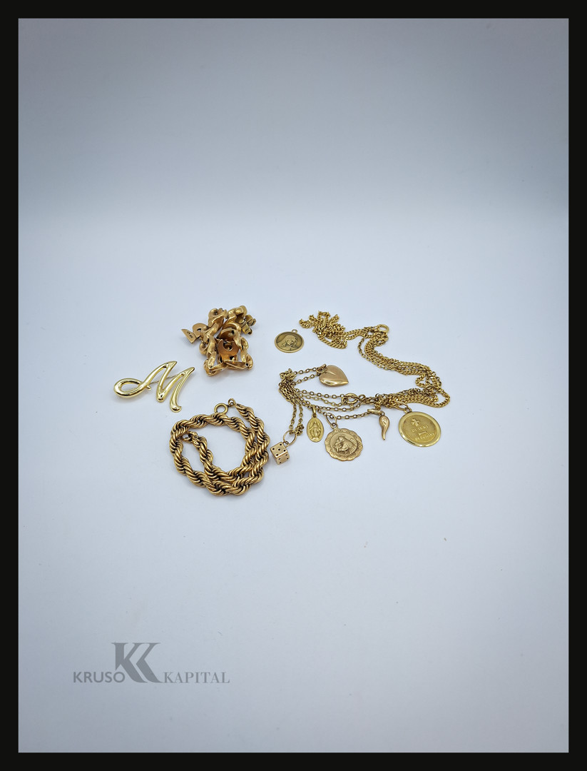 Vari oggetti in oro 