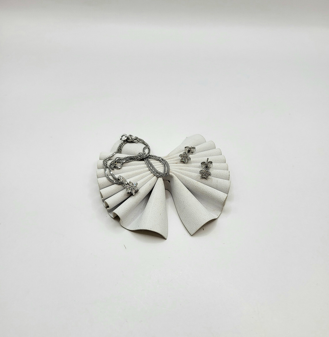 Collana ciondolo e paio orecchini oro diamantini