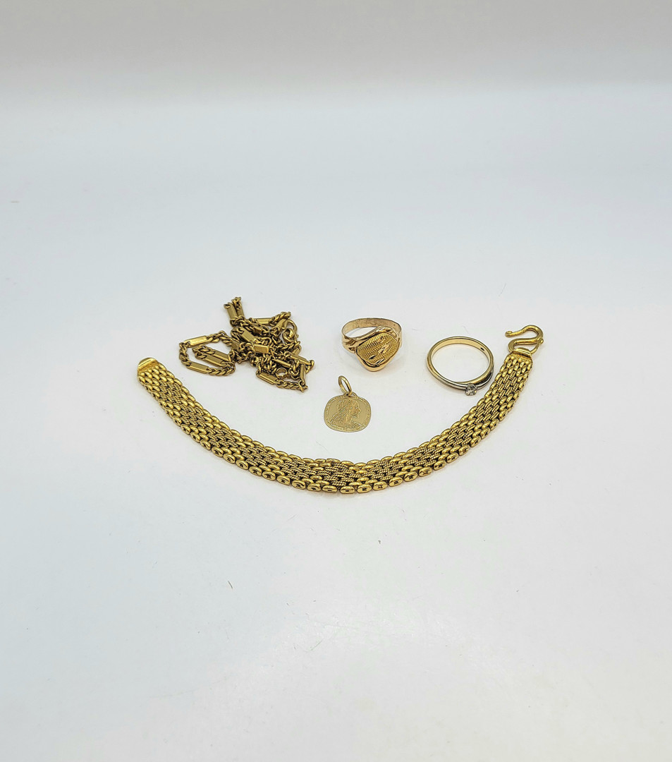 Vari oggetti oro diamantino