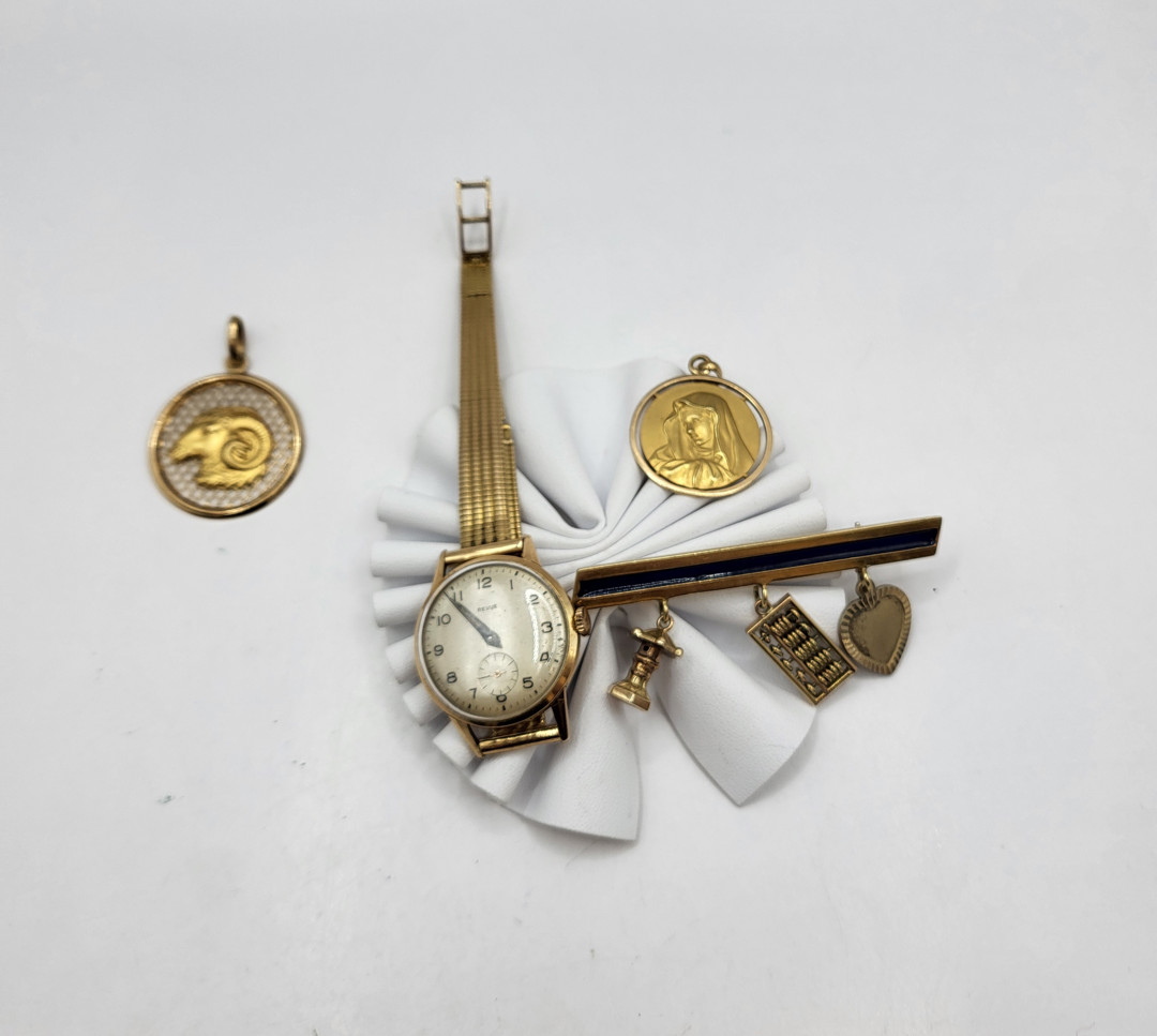 Vari oggetti oro argento smalto 