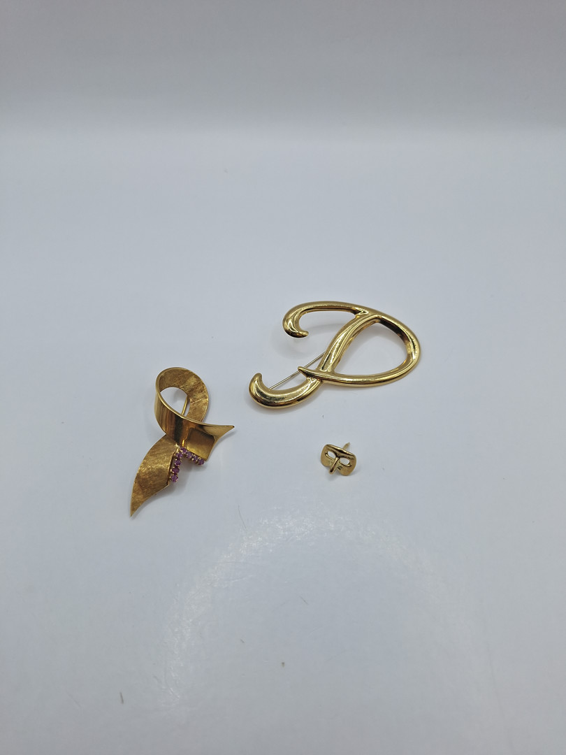Tre spille oro pietre 