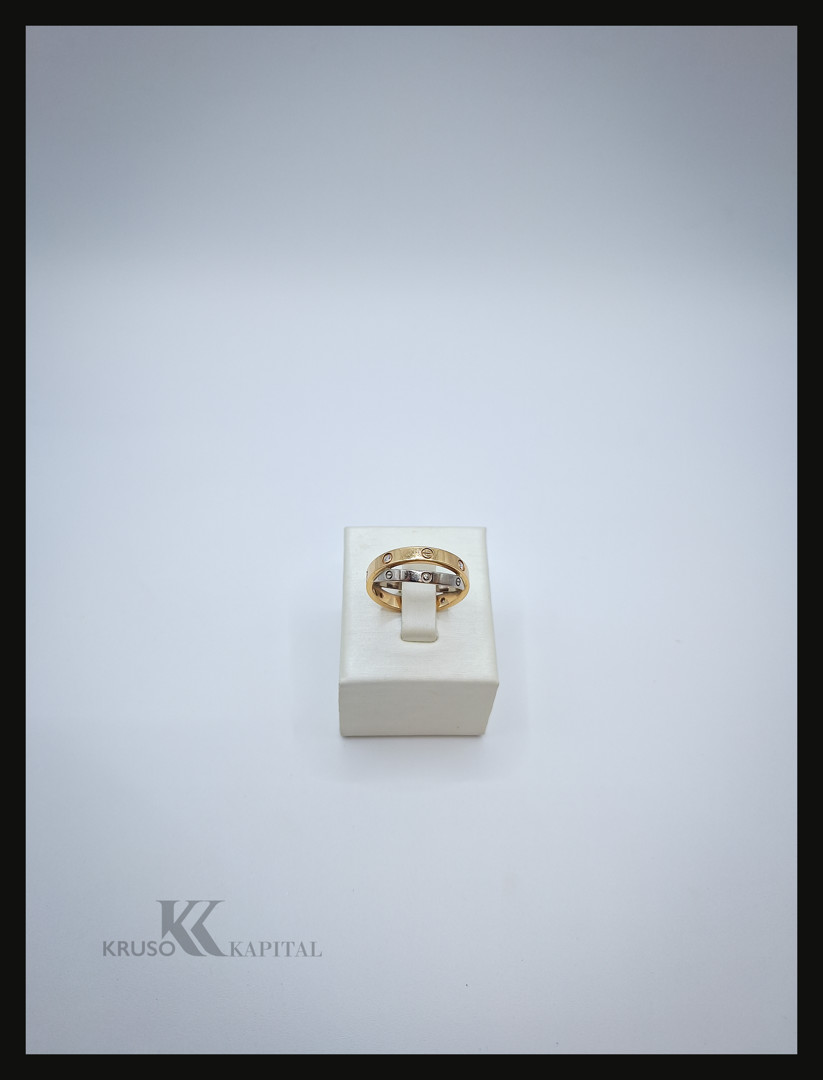 Anello a firma Cartier oro diamantini