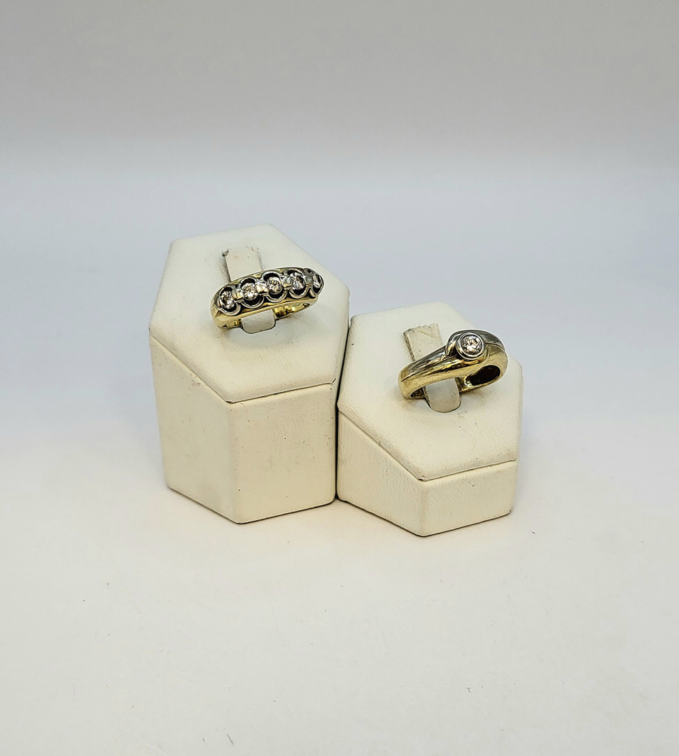 Due anelli oro diamanti 