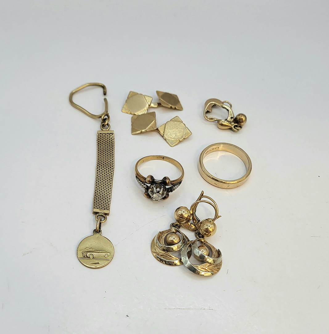 Vari oggetti oro diamantino