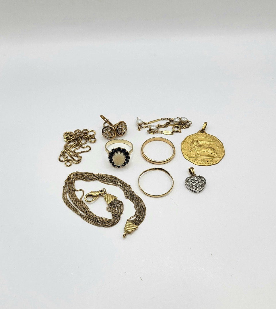 Vari oggetti oro pietre 