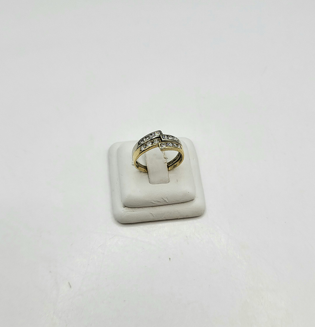 Anello oro pietre
