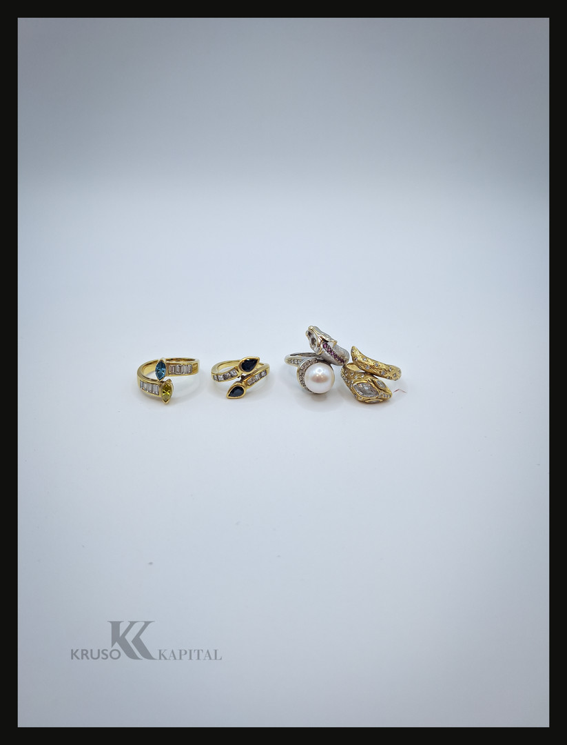 Quattro anelli oro diamanti pietre madreperla