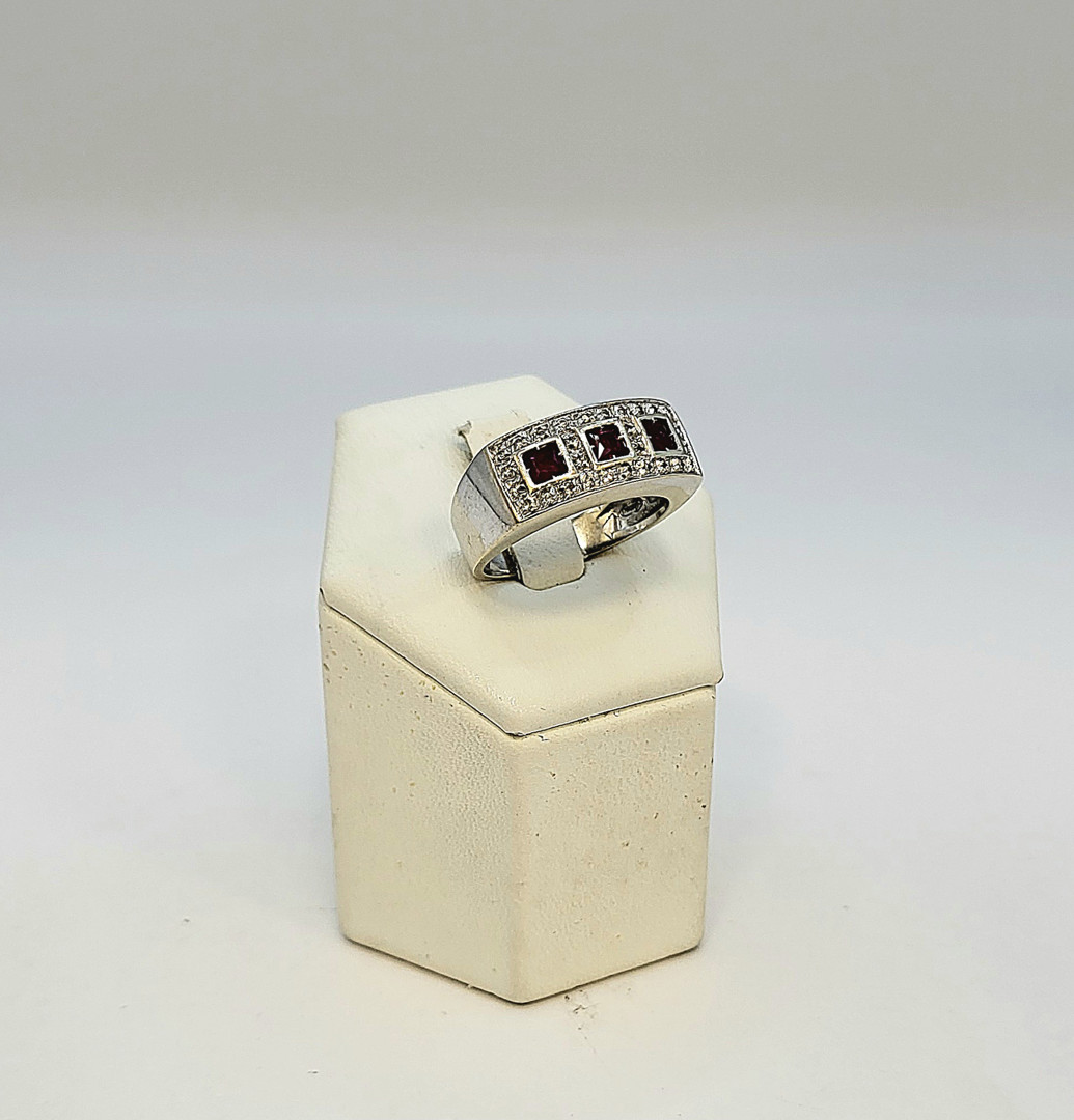 Anello oro pietre diamantini