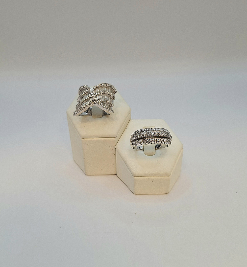 Due anelli oro diamantini