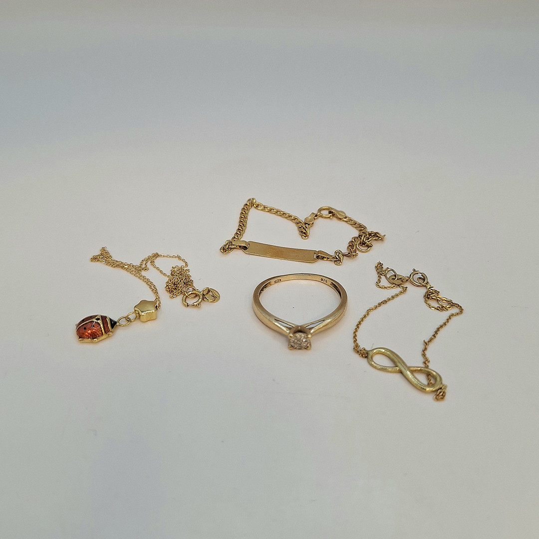 Vari oggetti oro smalti diamantini 