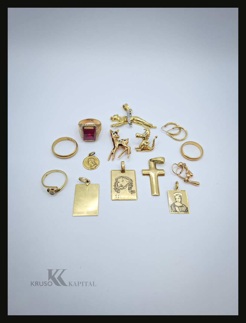 Vari oggetti in oro pietre diamantino